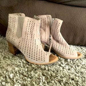 Opened Toed Toms Heels